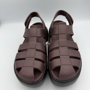 NEW WITH TAGS CROCS Stomp‎ Fisherman Unisex Sandals In Mocha M7/W9